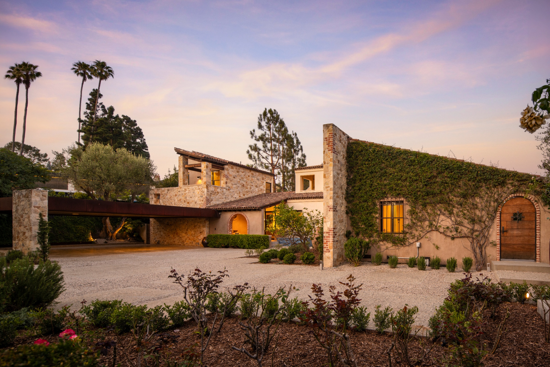 976 N Alpine Dr, Beverly Hills, CA 90210